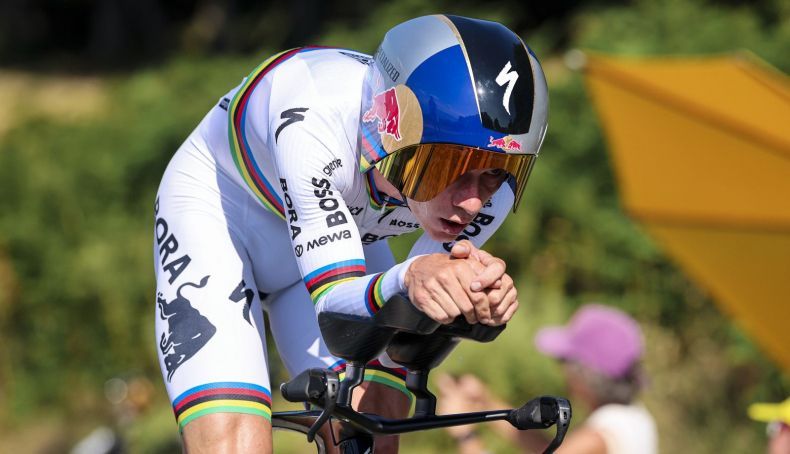 Red Bull com sentimento agridoce no Tour Evenepoel vence o contrarrelógio e Lipowitz abandona