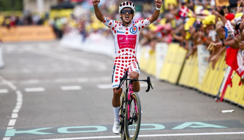 Richard Carapaz vence no Alpe d’Huez e é o rei da montanha no Tour 2026
