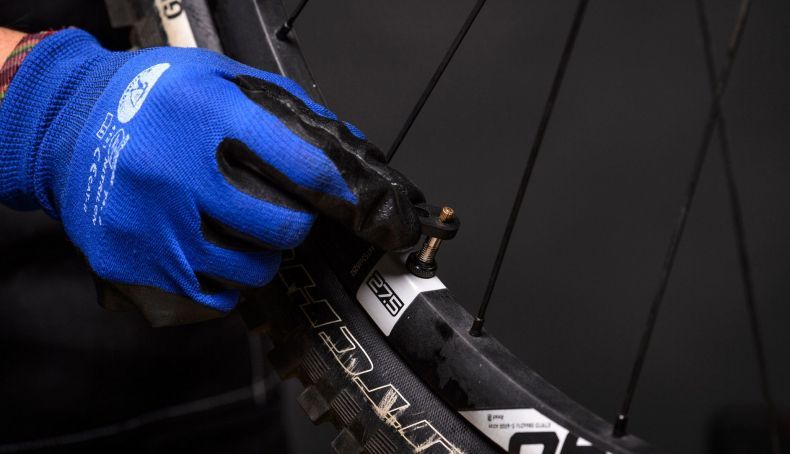 Válvula em cima ou em baixo? A melhor forma de guardar a bicicleta