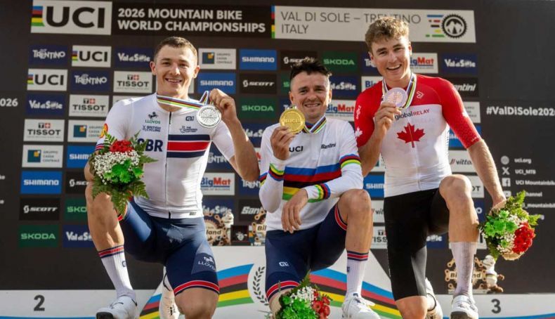 Tom Pidcock é novamente campeão do mundo de XCO