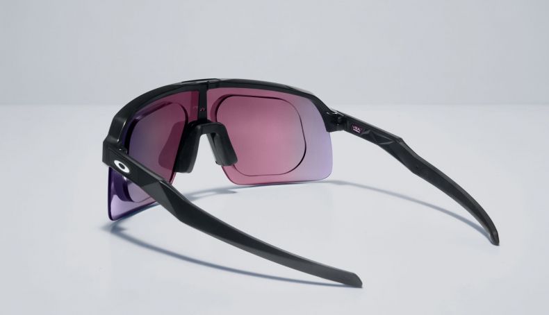 Oakley redefine a performance com uma correção visual graduada através da Shield Fusion Oakley redefine a performance com uma correção visual graduada através da Shield Fusion