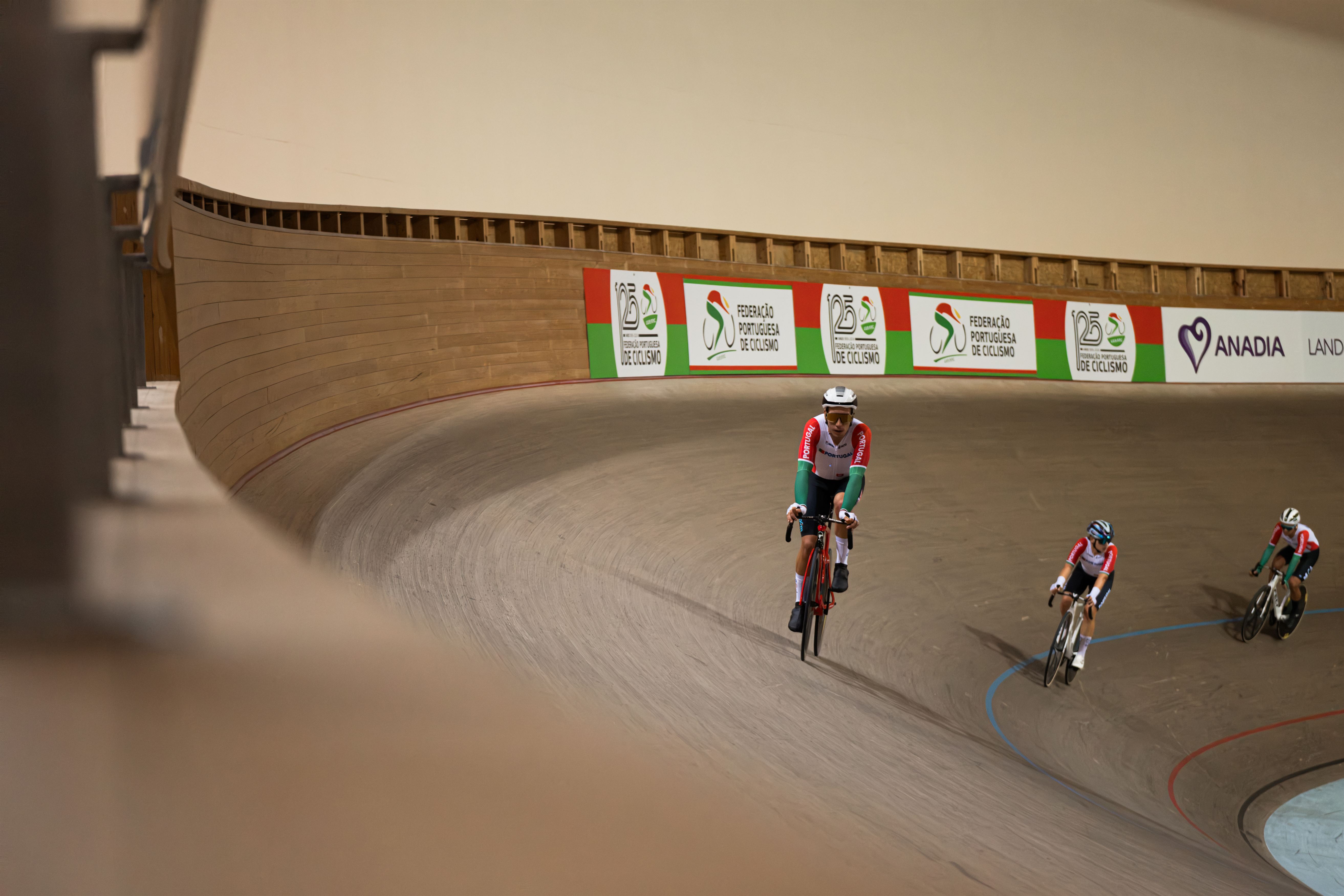 Diogo Narciso (14.º) e Daniela Campos (19.ª) fecham dia no top 20 do Mundial de Pista