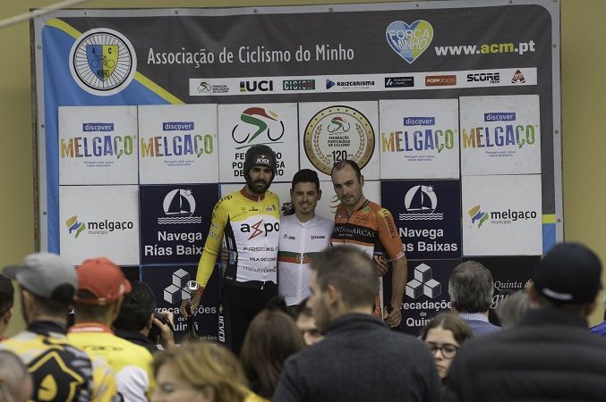 Márcio Barbosa (ao centro) disputou a vitória com Mário Costa (na foto de gorro)