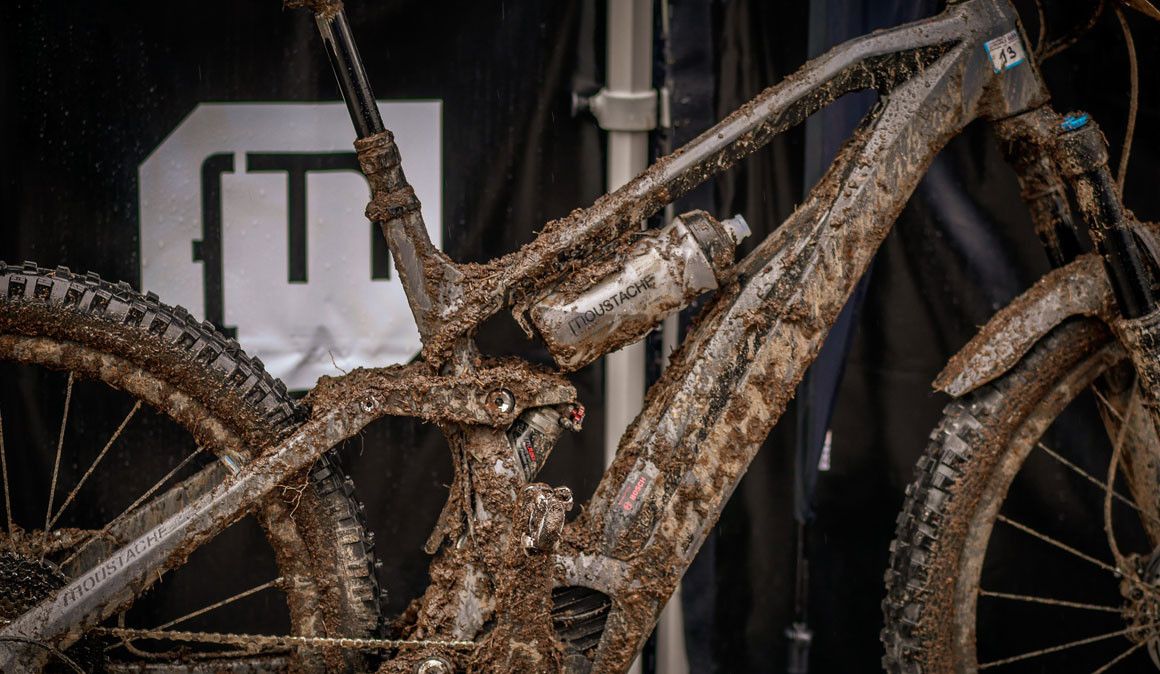 Deve-se lavar sempre a bicicleta com água?