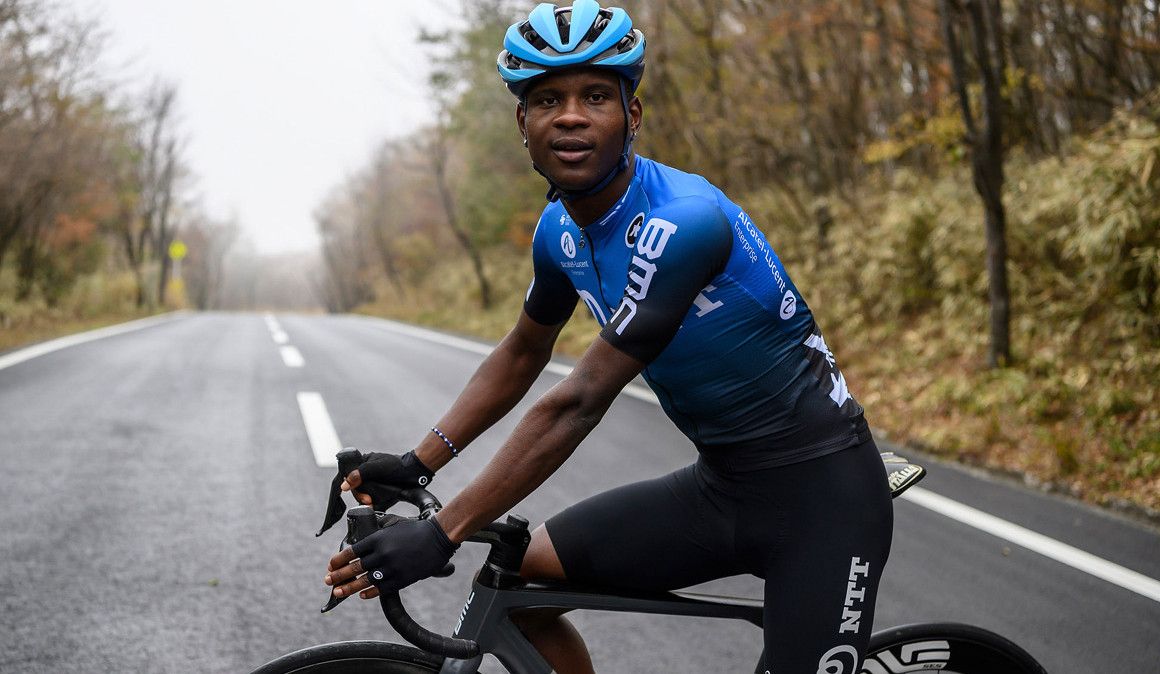 Nicholas Dlamini (NTT Pro Cycling) foi brutalmente agredido enquanto treinava na África do Sul