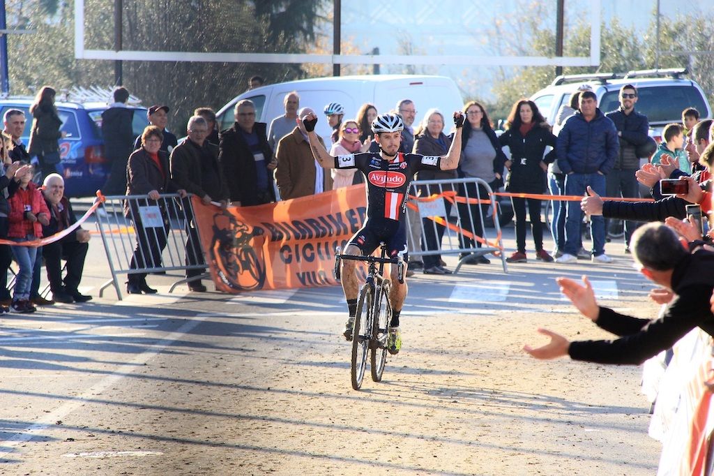 Ciclocrosse: Márcio Barbosa e Ana Santos revalidam títulos em Vila Real