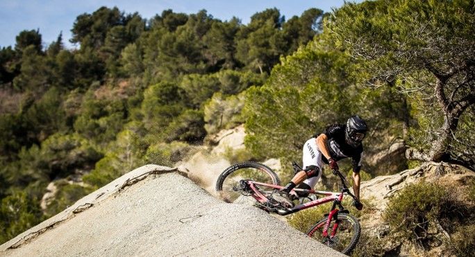 "Shark Attack Jack" junta-se à equipa de Enduro da Canyon