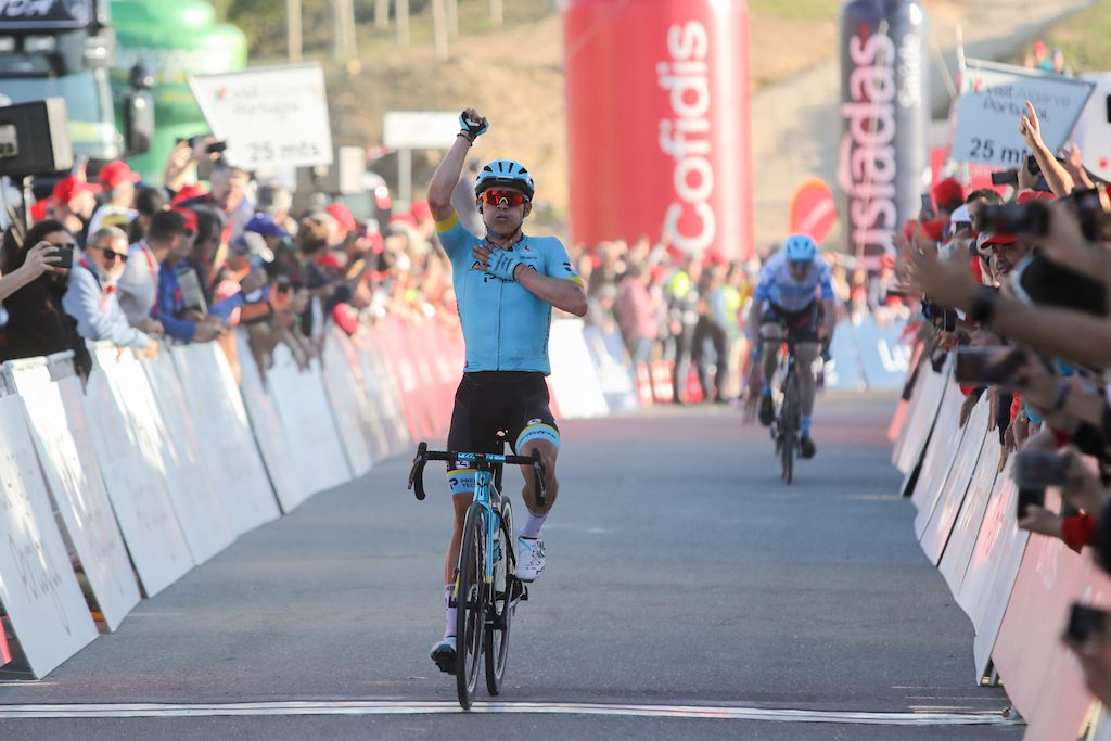 Volta ao Algarve: Miguel Ángel López ganhou no Malhão e Evenepoel resistiu aos ataques