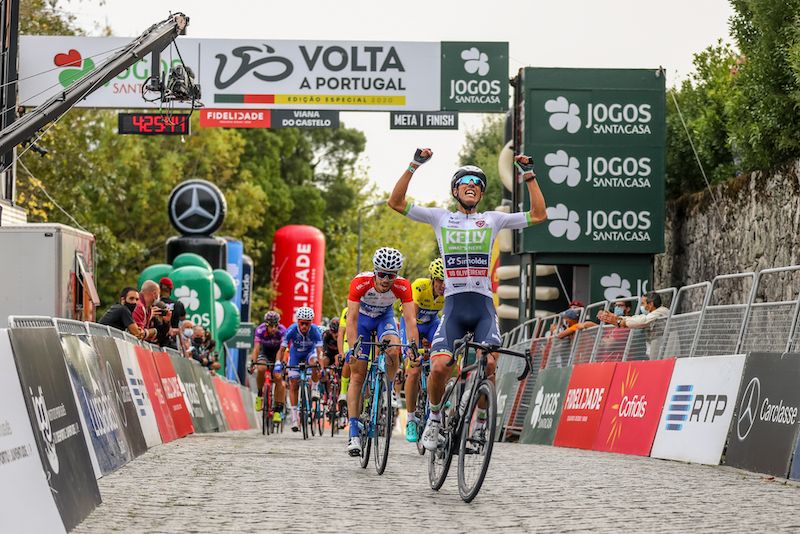 Volta a Portugal: Luís Gomes ergue os braços na Santa Luzia 