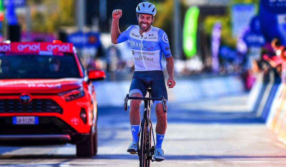 Alex Dowsett, sete anos depois, volta a ganhar no Giro