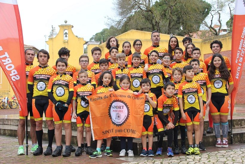 Escola de Ciclismo de Oeiras lança crowdfunding para comprar 30 capacetes