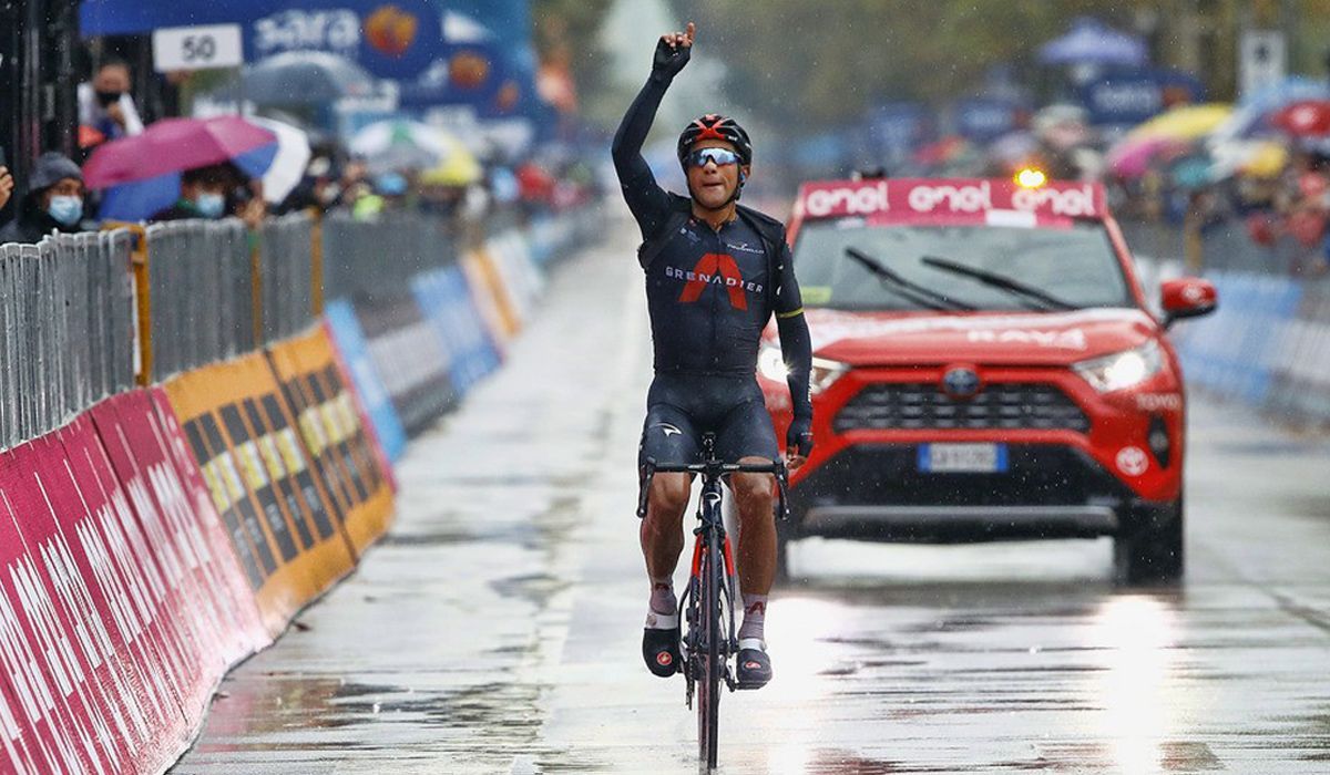 Volta a Itália: Jhonatan Narváez ganha em Cesenatico numa etapa endurecida pelo frio e chuva