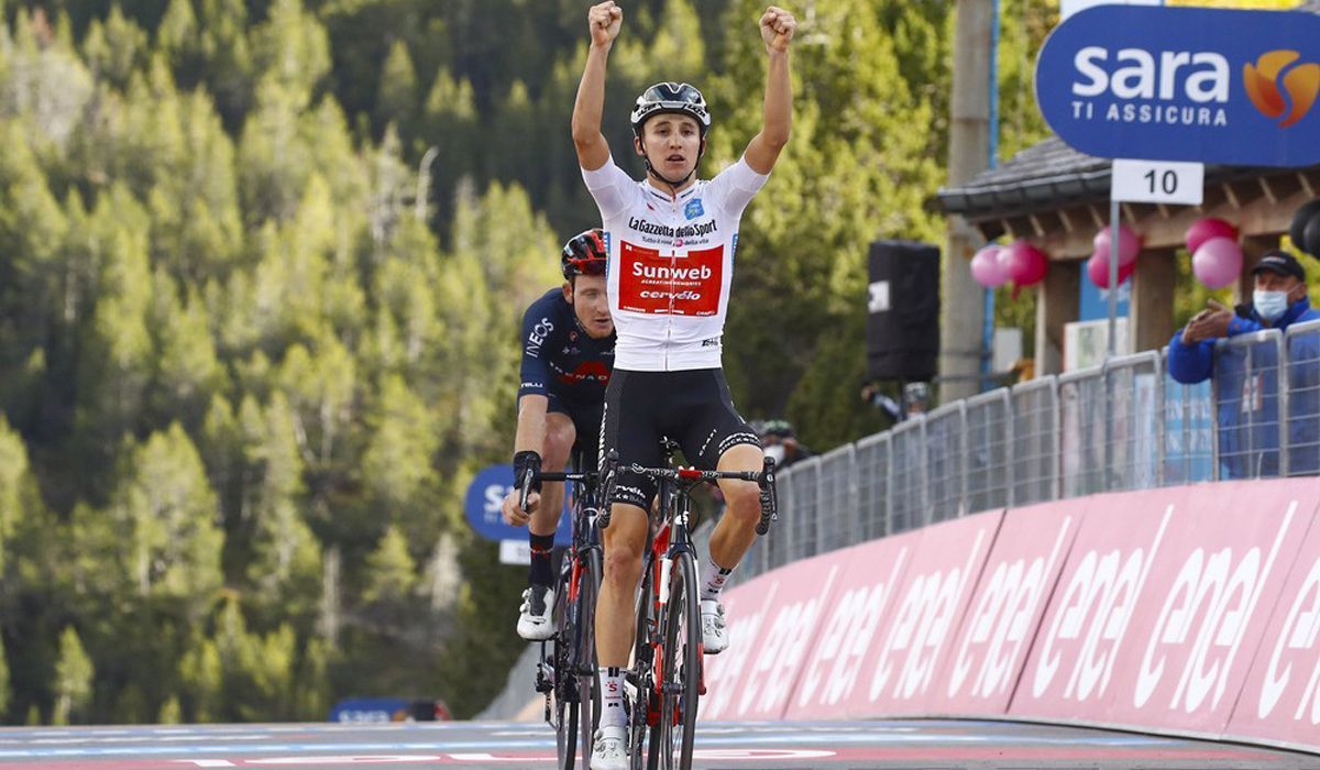 Stelvio dinamita o Giro, com Kelderman de rosa