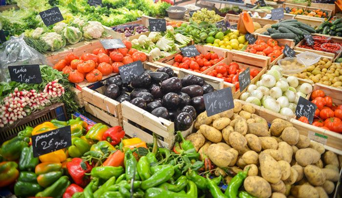 Para uma alimentação saudável, é necessário dar primazia à fruta da época e aos legumes