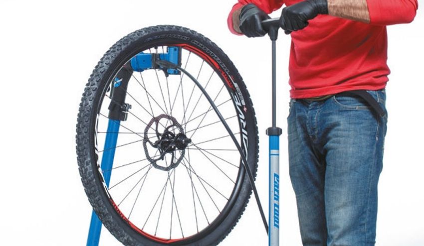 Não consegues selar os teus pneus tubeless? Experimenta estas três soluções