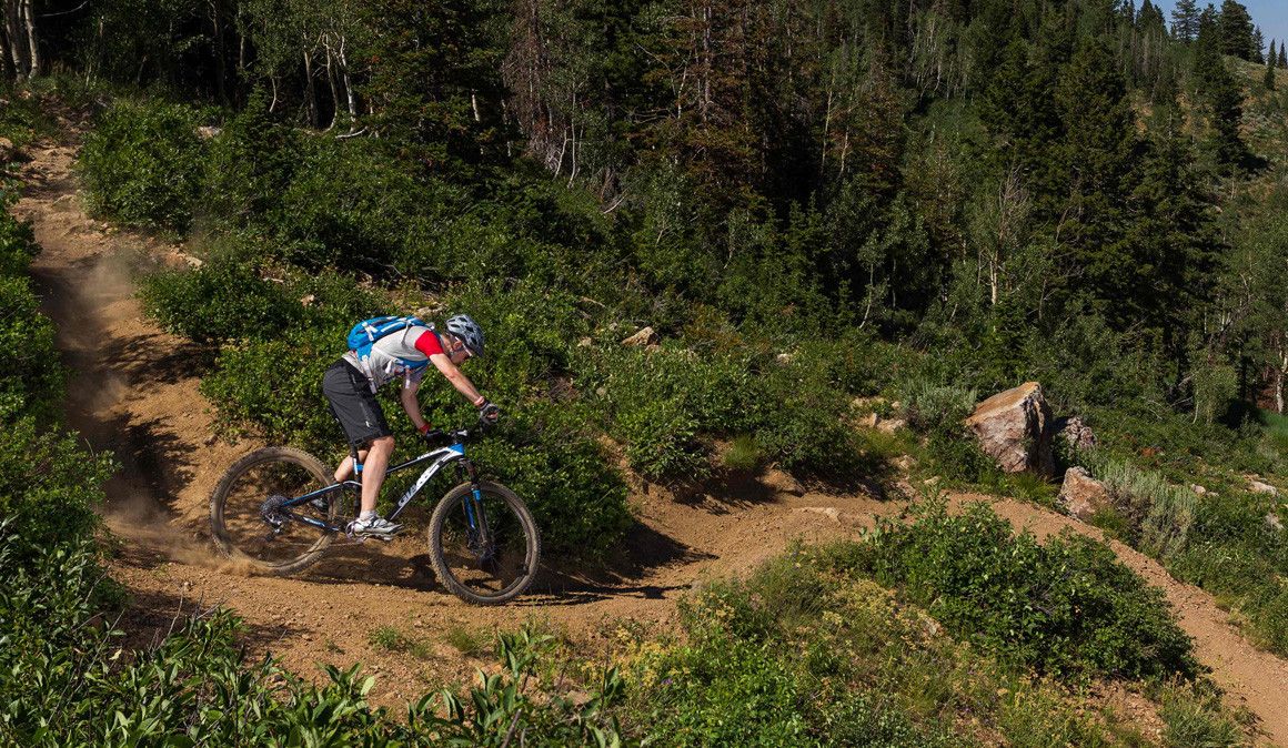 Curvas nos singletracks: 5 dicas para andar mais rápido