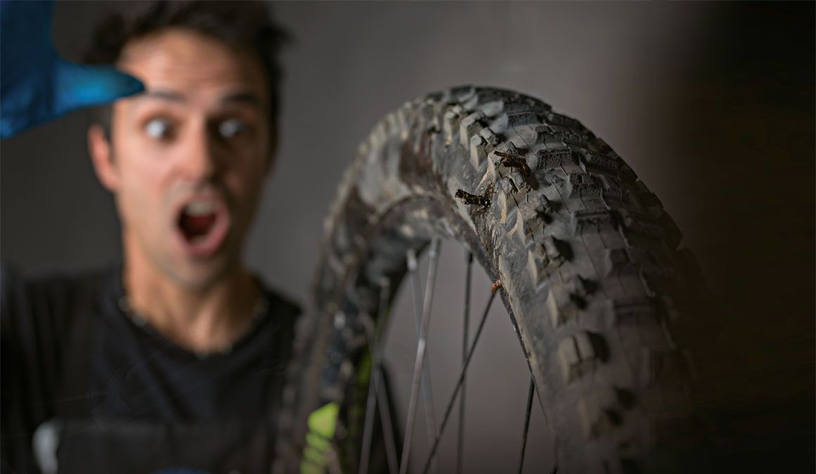 Repara um furo num pneu tubeless em 30 segundos