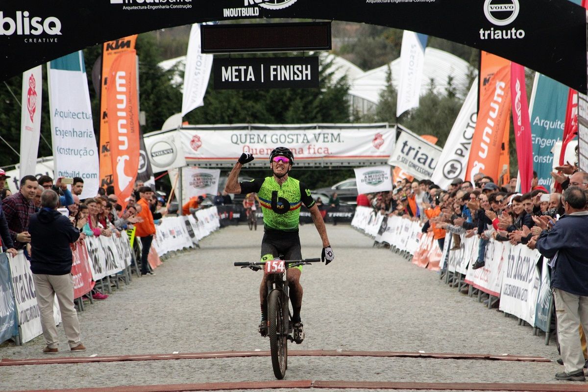 Taça de XCO: Vlad Dascalu e Raquel Queirós vencem em Viana