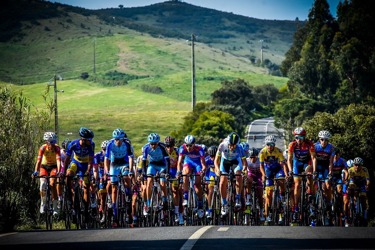 Juniores comemoram a Páscoa pedalando em Loulé
