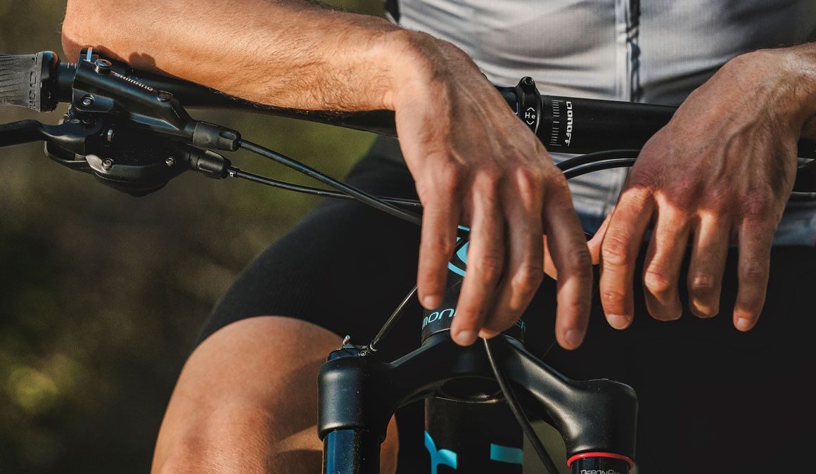 Experimenta isto se as tuas mãos ficam dormentes enquanto andas de bicicleta