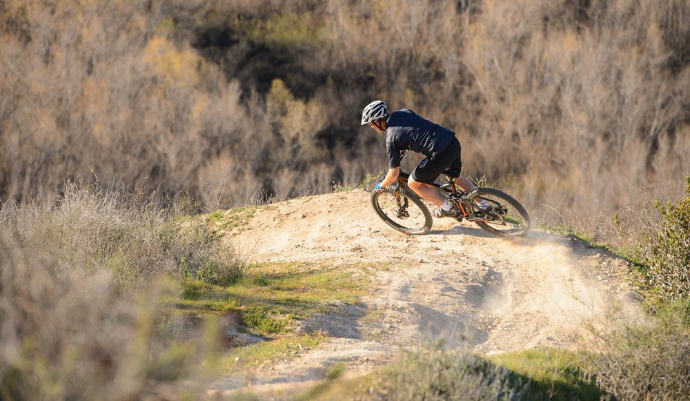 Técnica BTT: abordar uma curva com apoio