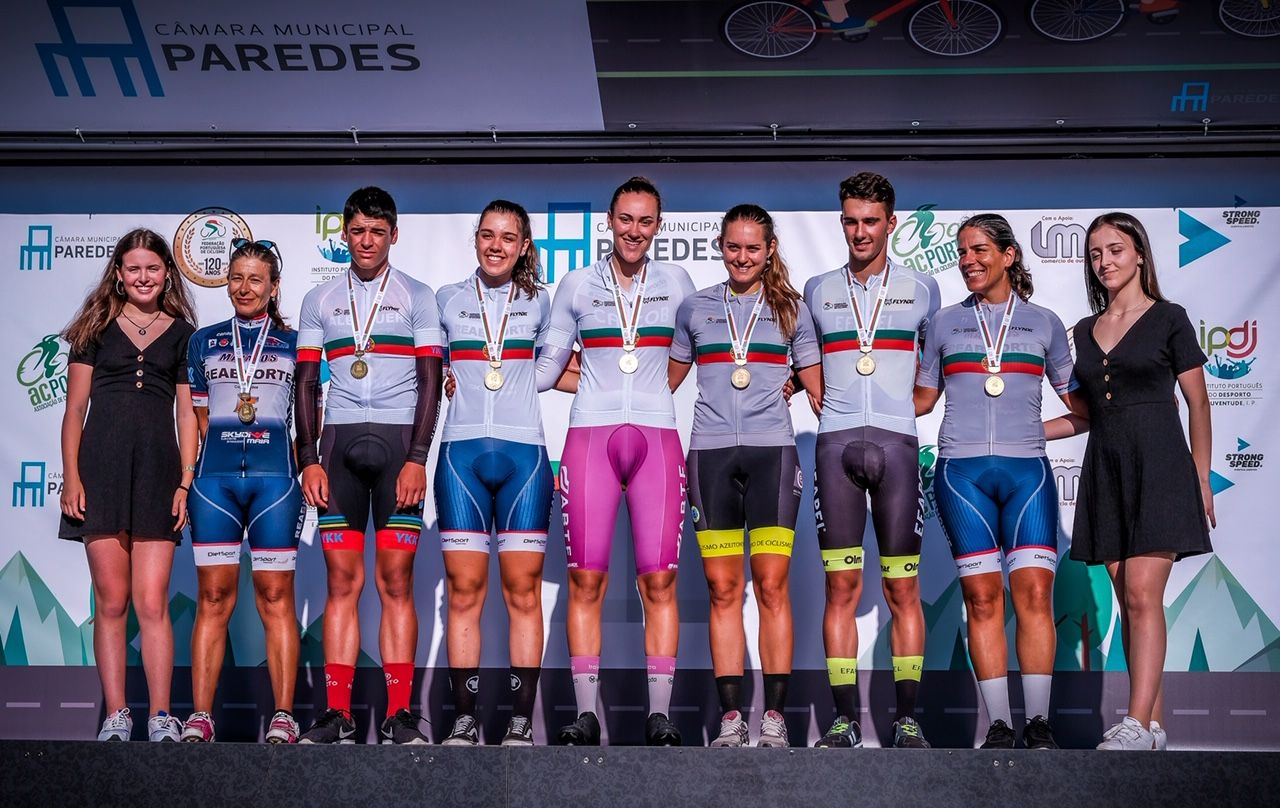 A foto de grupo com os campeões nacionais das várias categorias