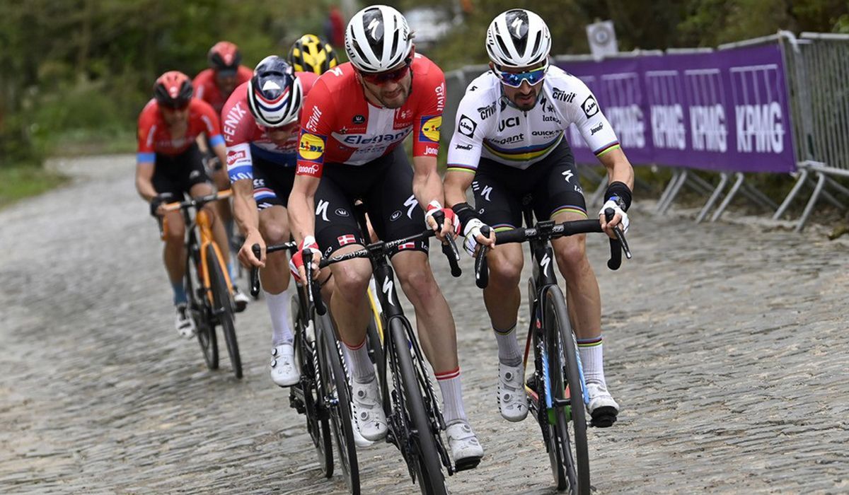 (VIDEO) Foi desta forma que a Deceuninck-Quick Step reagiu à vitória de Asgreen no Tour de Flandres