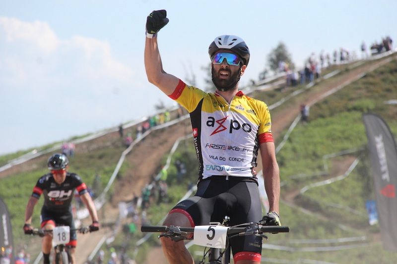 Mário Costa e Raquel Queirós reforçam liderança da Taça de XCO 