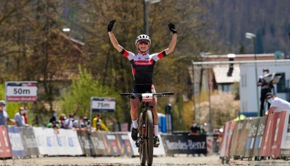 copa del mundo albstadt loana lecompte entra victoriosa en meta copa del mundo albstadt loana lecompte entra victoriosa en meta