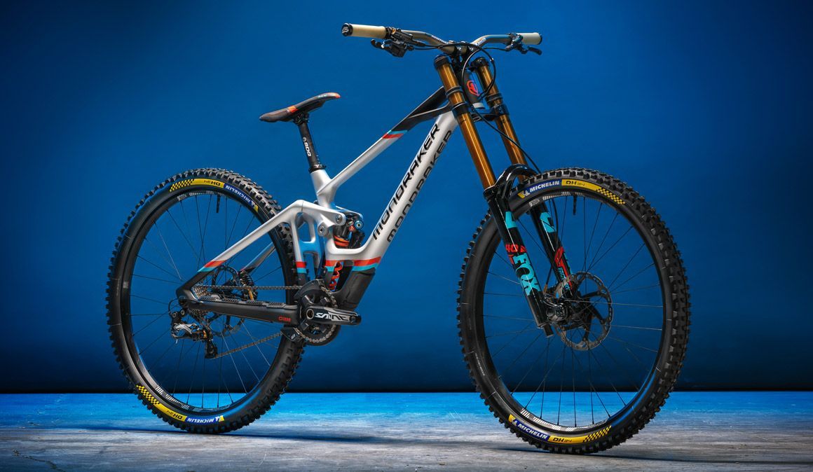 Mondraker Summum Carbon 2022 apresenta upgrades na geometria, no design e no sistema MIND