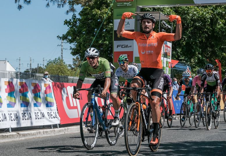 “Alentejana” começou com vitória discutida ao sprint