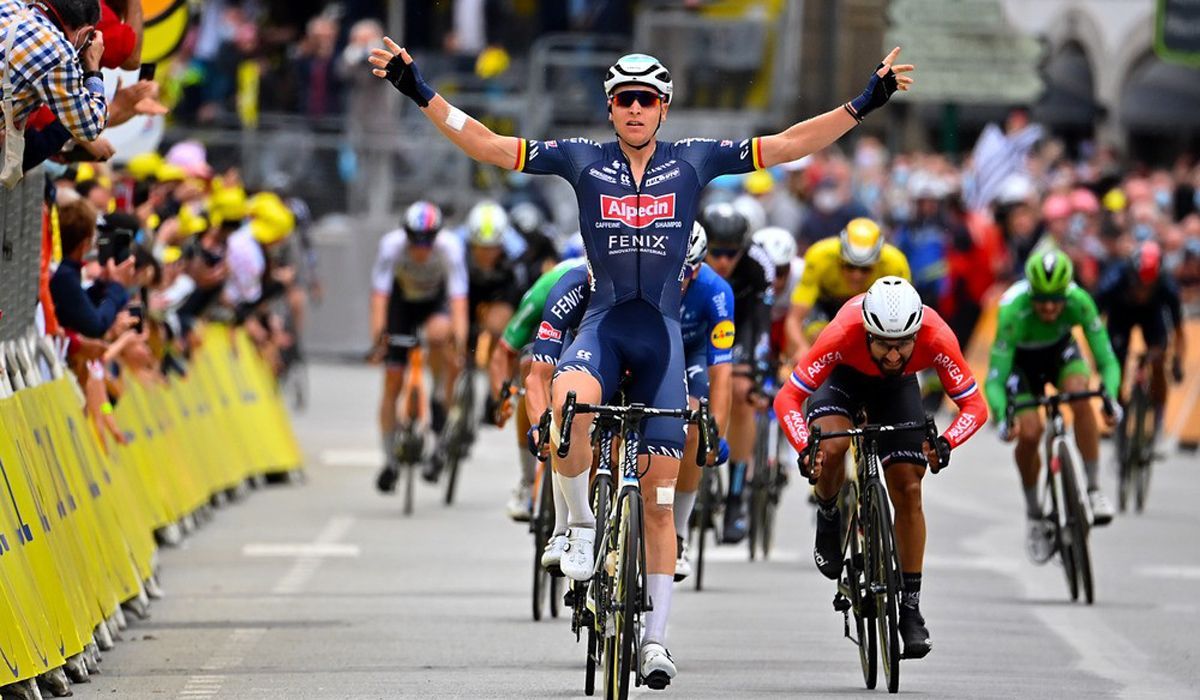 Tour: Tim Merlier ganha em dia marcado por novas quedas