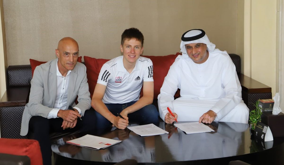 Pogacar amplia o seu contrato com a UAE Team Emirates até 2027