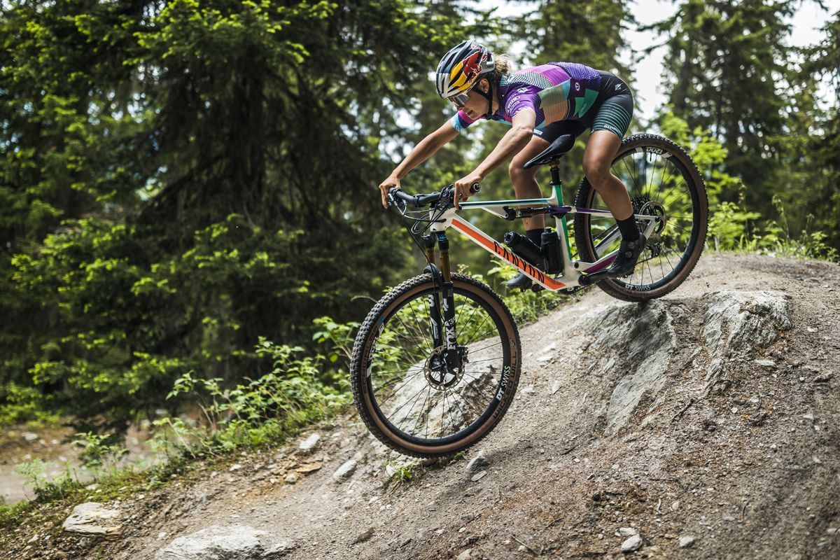Nova Canyon Lux Trail, downcountry com 120 e 110 mm. Montagens e preços