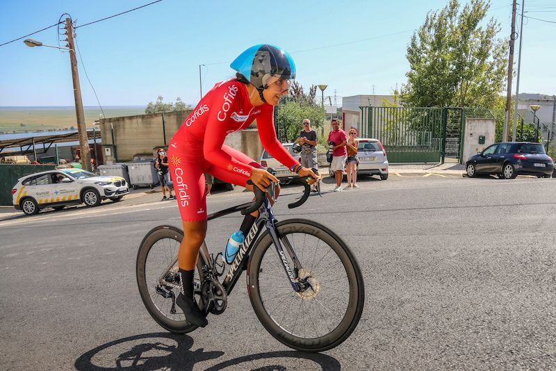 Raquel Queirós vence contrarrelógio e veste a camisola amarela
