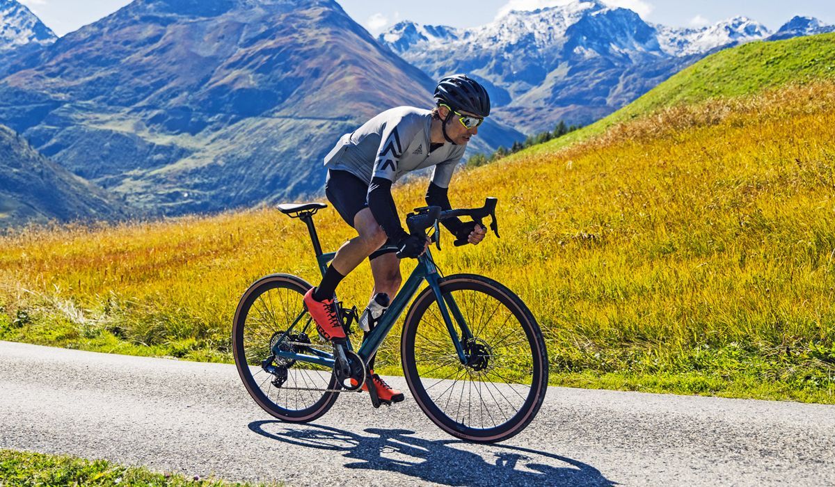 Roadmachine X, a bicicleta de granfondos mais aventureira da BMC agora com quadro de carbono