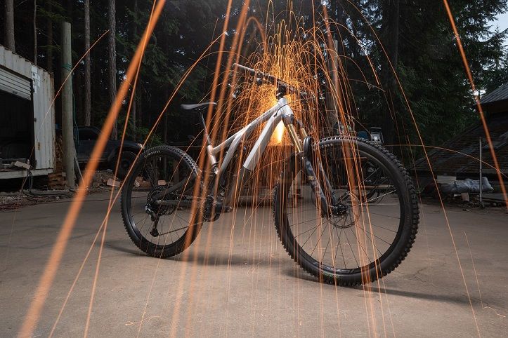 Specialized apresenta a Stumpjumper EVO Alloy, o capacete Tactic e os sapatos Rime 2.0 HYDROGUARD
