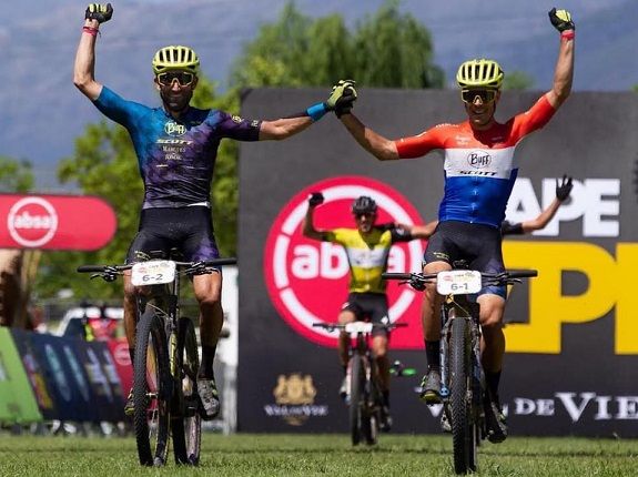 José Dias e Hans Becking terminam o Cape Epic no terceiro lugar