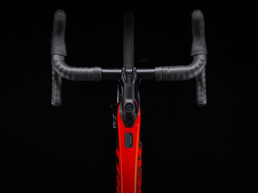 Trek apresenta uma nova ebike ultraleve de estrada