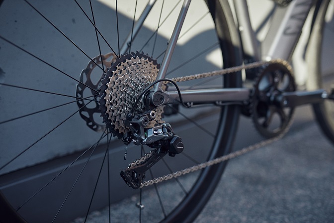 Canyon lança a sua primeira bicicleta elétrica de estrada: a Endurace:ON AL