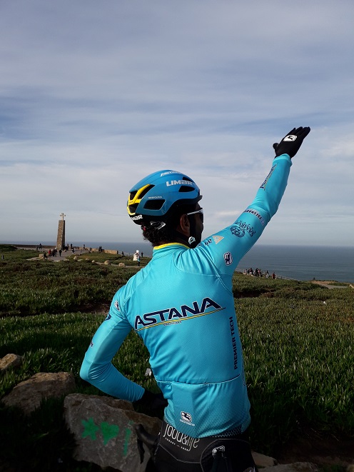 Sabias que há um ciclista da Astana a treinar e a viver em Portugal?