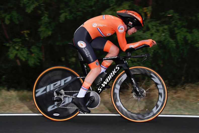 Anna van der Breggen, campeã do mundo de contrarrelógio após queda de Chloe Dygert