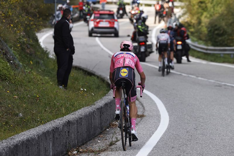 Volta a Itália: Geoghegan Hart ganha 15ª etapa, mas João Almeida mantém a rosa