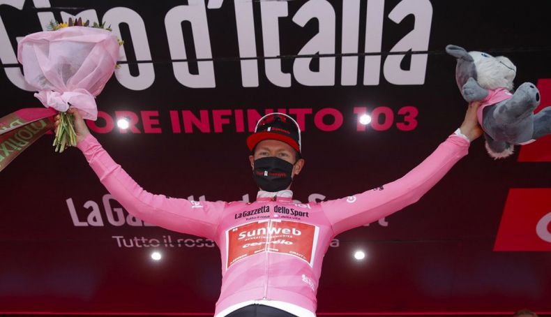 Stelvio dinamita o Giro, com Kelderman de rosa