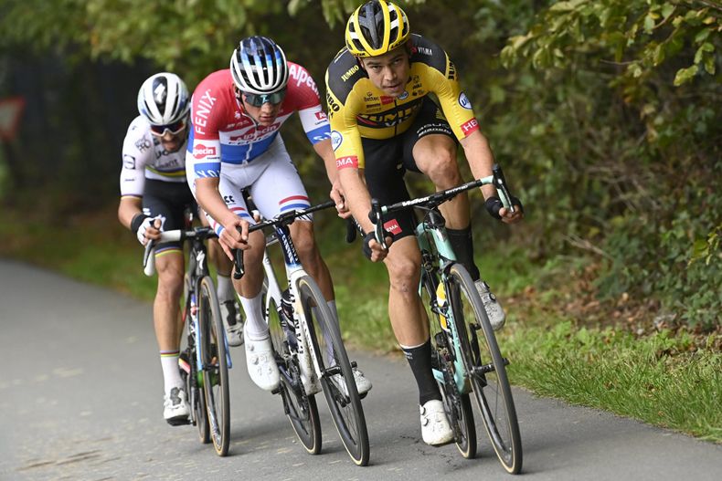 Primoz Roglic acaba a temporada como número 1 do ranking mundial