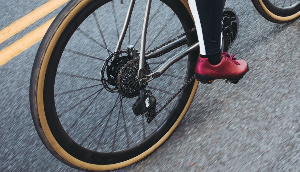 SRAM lança um novo desviador Red eTap AXS para utilizar carretos de até 36 dentes