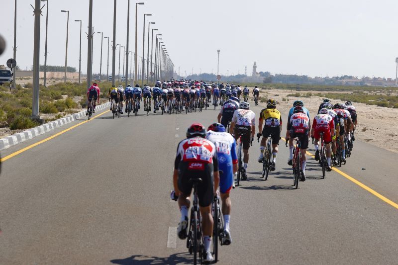 UAE Tour: Caleb Ewan ganha última etapa em dia histórico de Almeida