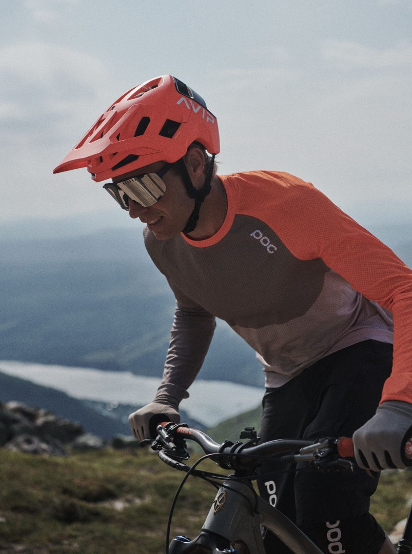 POC apresenta o novo capacete Kortal Race MIPS e os óculos Devour
