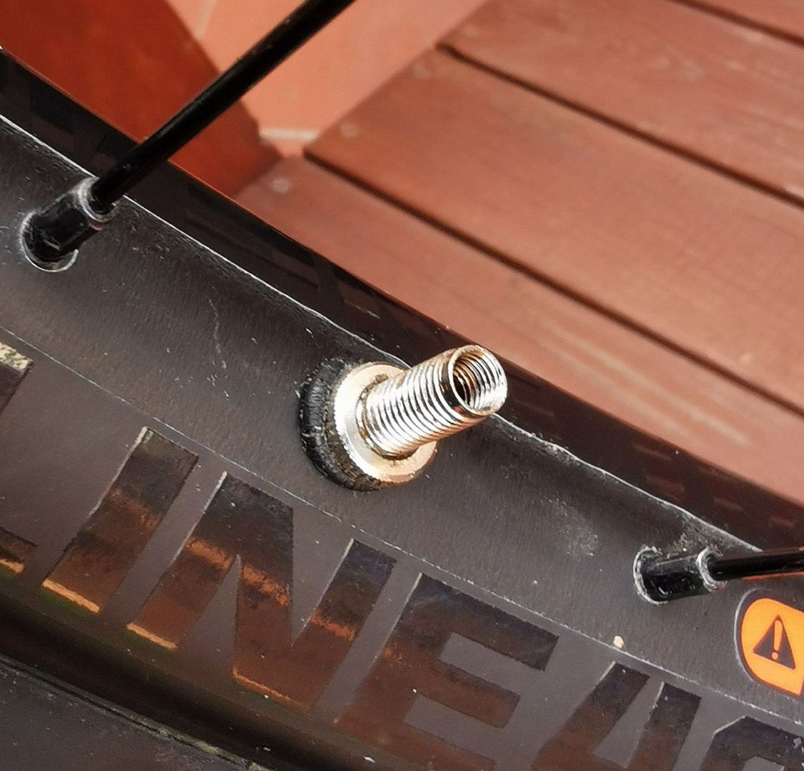 Vedar um pneu tubeless: o truque que pode marcar a diferença 